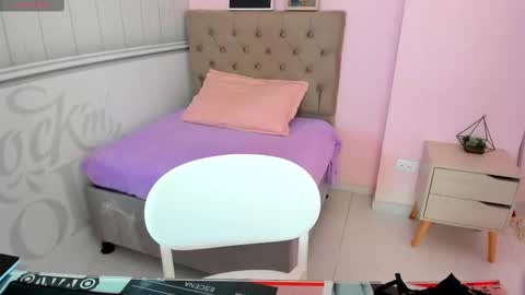 Tania  online show from 09/17/25, 01:57