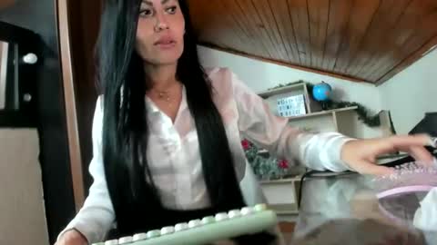 Snapshot of tania_mature chatting on 01/03/25, 11:01 tania online show from 01/03/25, 11:01