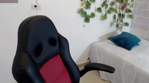 Snapshot of taniadevil_69 chatting on 01/15/25, 07:55 Tania online show from 01/15/25, 07:55