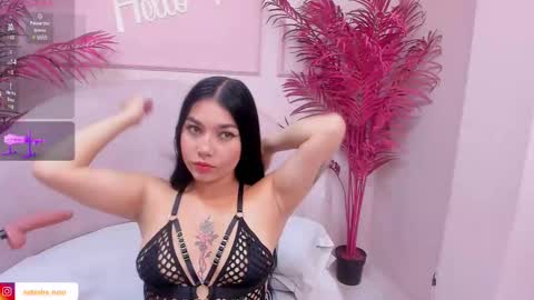 Snapshot of taniamilan chatting on 02/16/25, 11:38 Tania online show from 02/16/25, 11:38