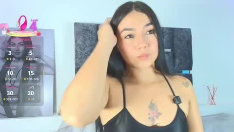 Snapshot of taniamilan chatting on 10/15/25, 01:17 Tania online show from 10/15/25, 01:17