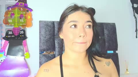 Snapshot of taniamilan chatting on 10/27/25, 12:42 Tania online show from 10/27/25, 12:42