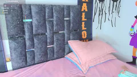 Snapshot of taniamilan chatting on 10/29/25, 10:39 Tania online show from 10/29/25, 10:39