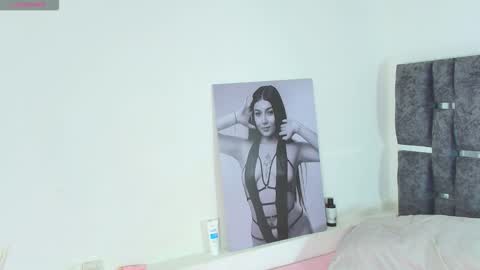 Snapshot of taniamilan chatting on 11/11/25, 11:32 Tania online show from 11/11/25, 11:32