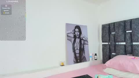 Snapshot of taniamilan chatting on 11/21/25, 12:04 Tania online show from 11/21/25, 12:04