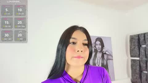 Snapshot of taniamilan chatting on 11/27/25, 11:56 Tania online show from 11/27/25, 11:56