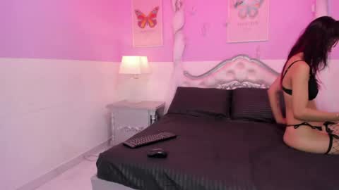 Snapshot of taniapierce chatting on 05/24/26, 12:21 Tania Pierce online show from 05/24/26, 12:21