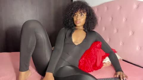 Snapshot of tanisha_owens2 chatting on 12/14/24, 02:01 TANISHA online show from 12/14/24, 02:01