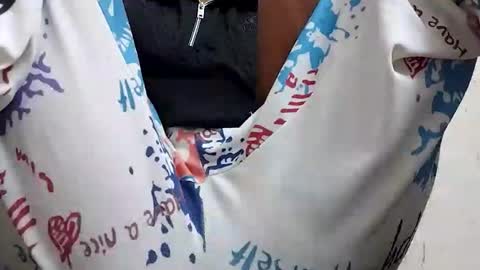 taniya_roy4628 online show from 04/13/26, 11:48