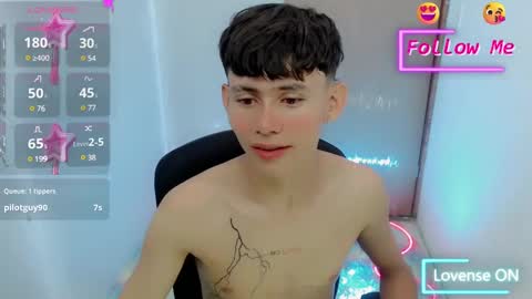 Snapshot of tanjiro_cute chatting on 01/26/25, 11:06 Andres online show from 01/26/25, 11:06