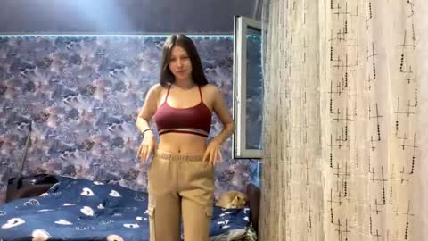 Snapshot of tannarosier chatting on 11/15/25, 10:04 Kira online show from 11/15/25, 10:04