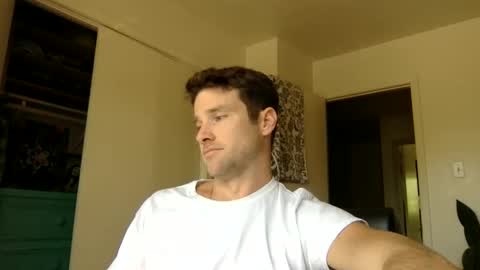 Snapshot of tantrichealing chatting on 10/15/25, 06:52 Dr. Love online show from 10/15/25, 06:52