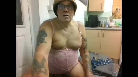 Snapshot of tanya_sissie_somerset chatting on 01/17/25, 06:44 tanya_sissie_somerset online show from 01/17/25, 06:44