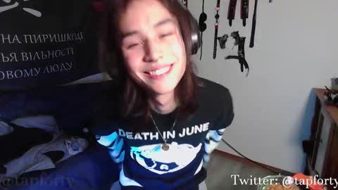 Snapshot of tap_forty chatting on 11/07/25, 12:43 tap_forty online show from 11/07/25, 12:43