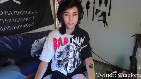 Snapshot of tap_forty chatting on 11/10/25, 09:25 tap_forty online show from 11/10/25, 09:25