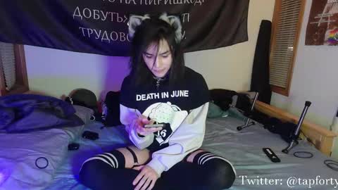 Snapshot of tap_forty chatting on 12/14/25, 04:29 tap_forty online show from 12/14/25, 04:29