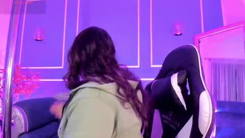 Tara online show from 11/23/25, 02:22