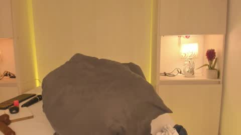  T A R A  online show from 12/18/25, 04:46