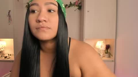 Snapshot of tarawiilson_ chatting on 06/11/26, 04:32 T A R A online show from 06/11/26, 04:32