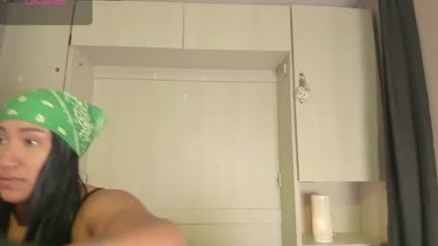 Snapshot of tarawiilson_ chatting on 07/10/26, 08:33 T A R A online show from 07/10/26, 08:33