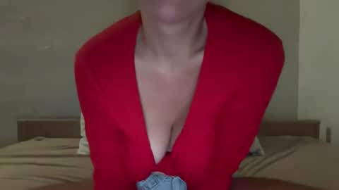 Snapshot of tarcymoon chatting on 05/03/26, 02:39 tracypussy online show from 05/03/26, 02:39