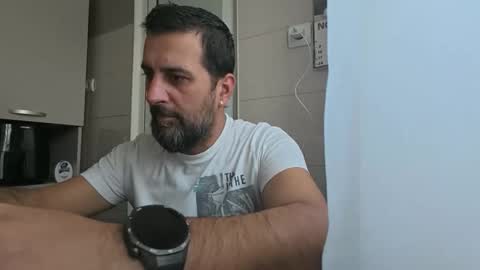 Snapshot of tarkan198 chatting on 11/12/25, 11:54 tarkan198 online show from 11/12/25, 11:54