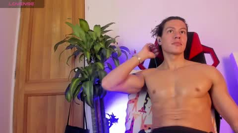 Snapshot of tarzanylobo chatting on 12/04/24, 03:43 Tarzan online show from 12/04/24, 03:43