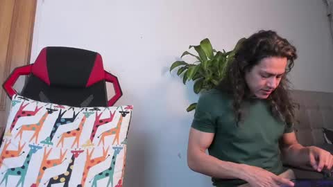 Snapshot of tarzanylobo chatting on 01/11/25, 05:20 Tarzan online show from 01/11/25, 05:20