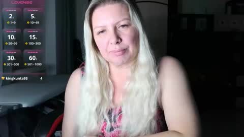 Snapshot of tasha__moon chatting on 10/22/25, 04:51 Tasha  Moon online show from 10/22/25, 04:51