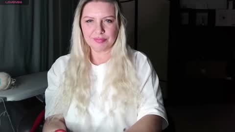 Snapshot of tasha__moon chatting on 10/27/25, 06:12 Tasha Moon online show from 10/27/25, 06:12