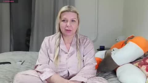 Snapshot of tasha__moon chatting on 12/15/25, 08:02 Tasha Moon online show from 12/15/25, 08:02