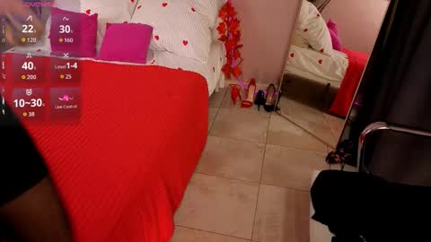 Snapshot of tashahoney chatting on 10/25/25, 09:20 Tasha online show from 10/25/25, 09:20