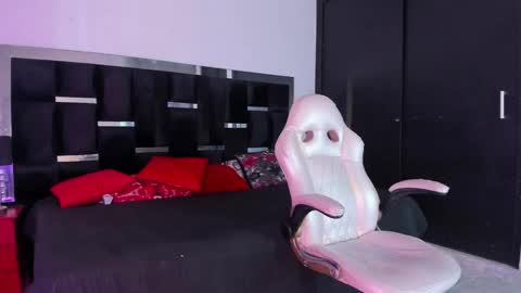 tashasant online show from 11/14/25, 09:19