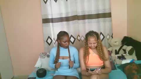 Snapshot of tastie_t chatting on 10/26/25, 10:10 tastie_t online show from 10/26/25, 10:10