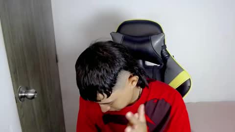 Snapshot of tatannn_ chatting on 11/06/25, 08:10 T A T A N online show from 11/06/25, 08:10