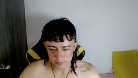 Snapshot of tatannn_ chatting on 11/11/25, 09:15 T A T A N online show from 11/11/25, 09:15