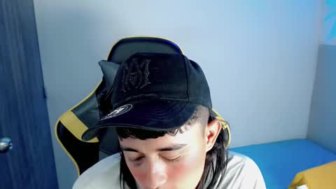 Snapshot of tatannn_ chatting on 11/14/25, 08:07 T A T A N online show from 11/14/25, 08:07