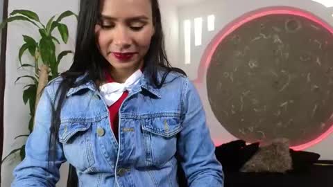 Snapshot of tatiana_branc chatting on 12/13/25, 08:47 Tatiana Br online show from 12/13/25, 08:47