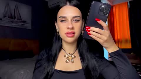 Snapshot of tatianawwww chatting on 09/26/25, 11:47 Tati online show from 09/26/25, 11:47