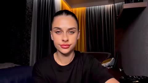 Snapshot of tatianawwww chatting on 10/01/25, 03:18 Tati online show from 10/01/25, 03:18