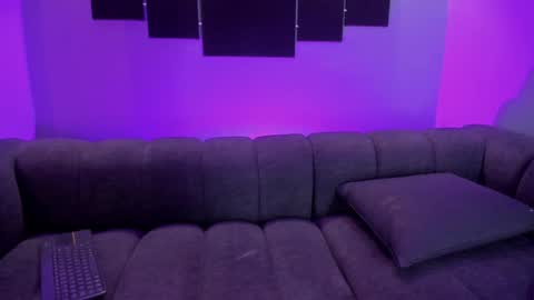 Snapshot of tatii_moon chatting on 01/31/25, 08:11 Tati online show from 01/31/25, 08:11