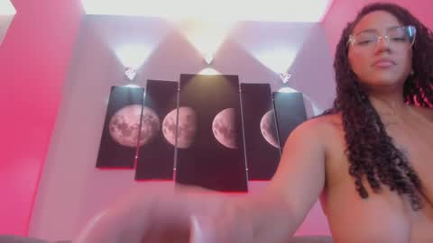 Snapshot of tatii_moon chatting on 02/15/25, 09:49 Tati online show from 02/15/25, 09:49