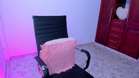 Snapshot of tatis_lopez_ chatting on 02/15/25, 08:33 Tatiana Lopez online show from 02/15/25, 08:33