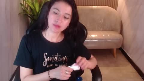 Snapshot of tatiscelis_tf chatting on 11/30/25, 01:53 TATIS online show from 11/30/25, 01:53