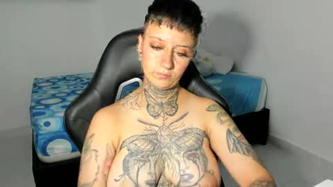 Snapshot of tatoo_girl chatting on 02/17/25, 07:21 jess online show from 02/17/25, 07:21
