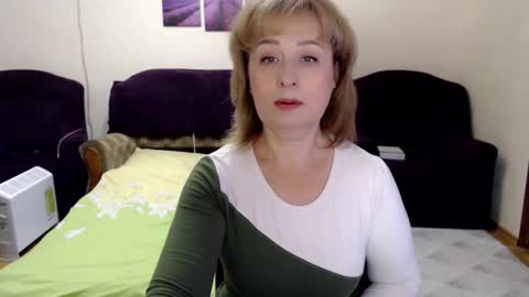 Snapshot of tattease chatting on 12/22/24, 07:31 Tattease online show from 12/22/24, 07:31