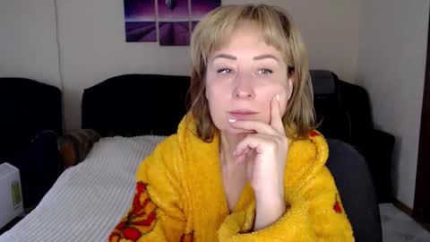 Snapshot of tattease chatting on 10/15/25, 04:23 Tattease online show from 10/15/25, 04:23