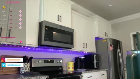 Snapshot of tatted_vixen chatting on 09/12/25, 07:47 Tatted Queen online show from 09/12/25, 07:47