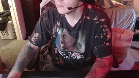 Snapshot of tattedhubs05 chatting on 11/28/25, 05:04 Harry online show from 11/28/25, 05:04