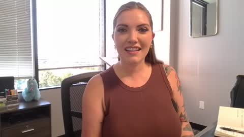 Snapshot of tattedlasirena chatting on 10/08/25, 03:09 La Sirena online show from 10/08/25, 03:09